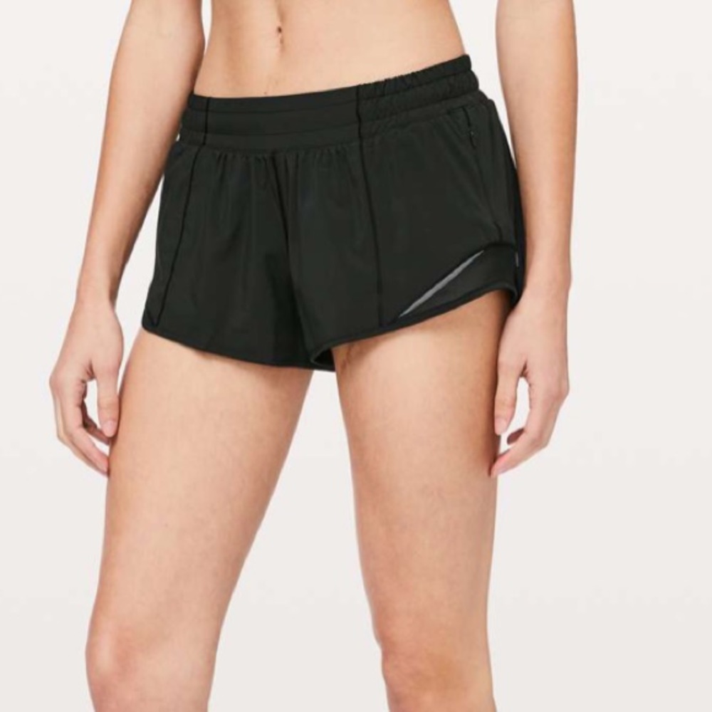 Lululemon Hotty Hot Short II *2.5"